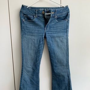 AMERICAN EAGLE| FLARE WOMENS JEANS| Size 6